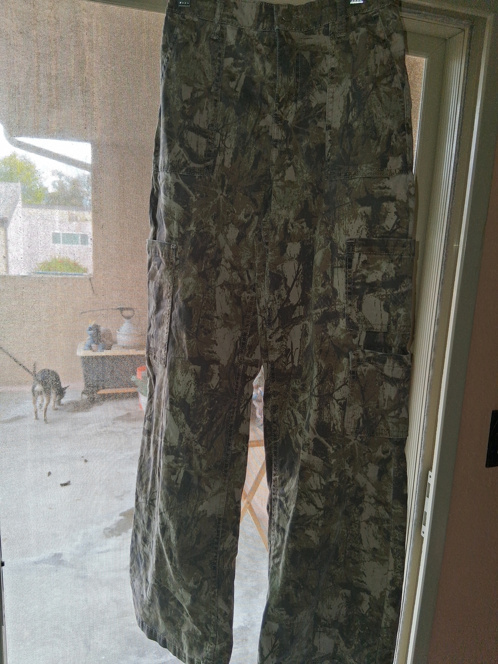 No Boundaries Women's Green Camouflage Cargo Pants
